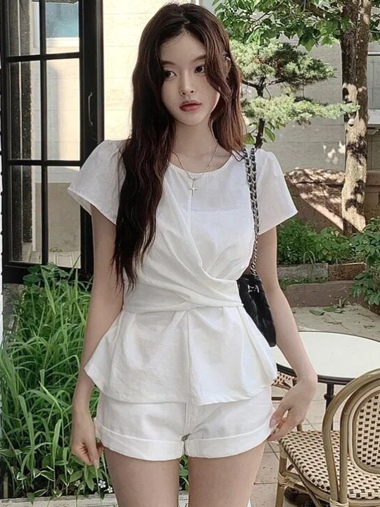 Street Fashion In Korea - 세련된 시크 허리끈이 달린 심플하고 스타일리쉬한