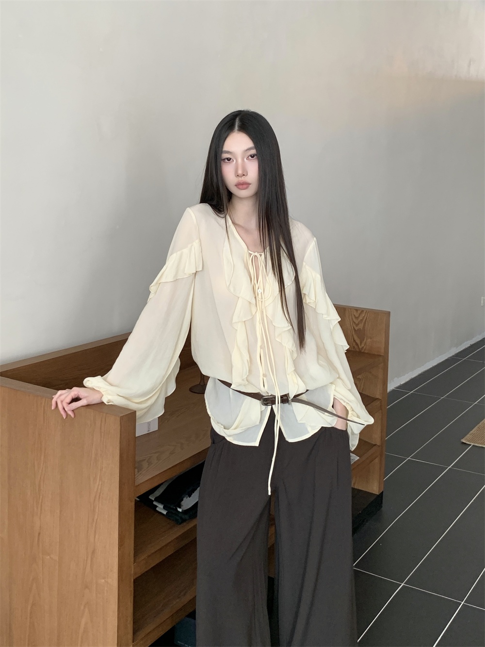 CHEERART 러플 브이넥 타이 프론트 블라우스 여성 - Street Fashion Fall 2025 리뷰 및 가격