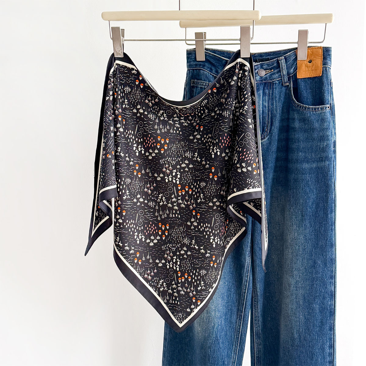 세련된 삼각형 허리 스카프 부드러운 원단 여성 청바지  - Bandana Multi Way 리뷰 및 가격